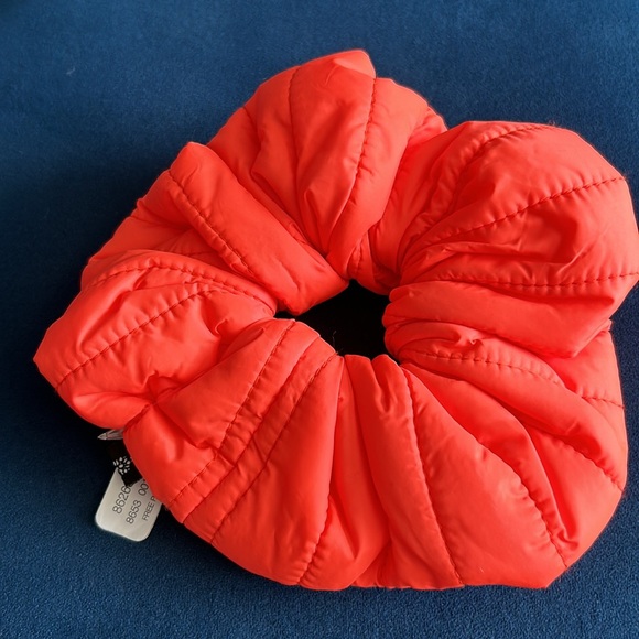 1201. Free People Super Sports Puffer Scrunchie - Picture 2 of 3